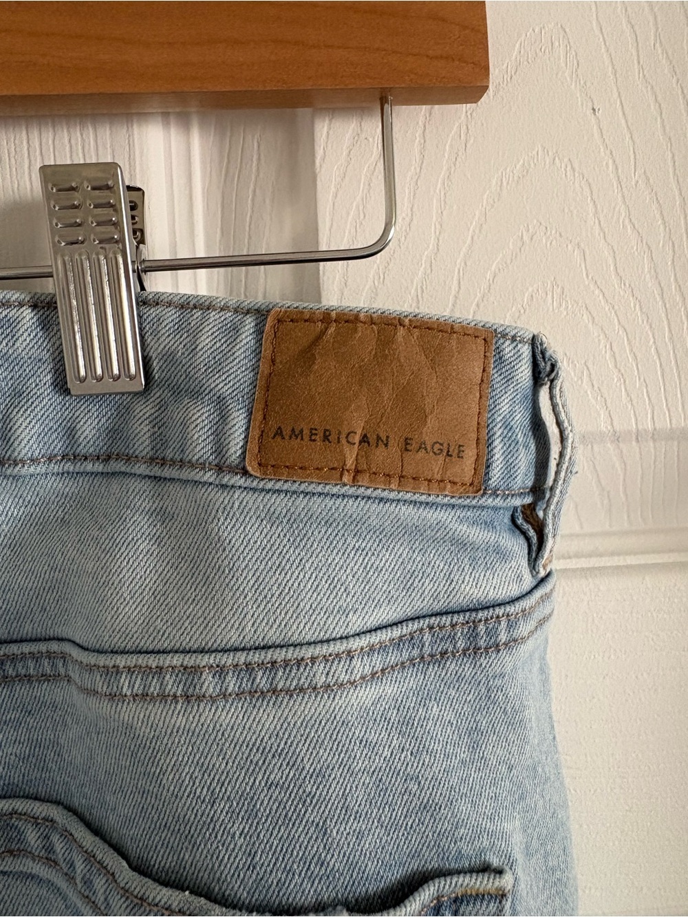 American Eagle Outfitters Light Wash Straight Leg Jeans - Picture 4 of 6